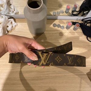 LOUIS VUITTON
Monogram 40mm LV Initiales Belt 90 36